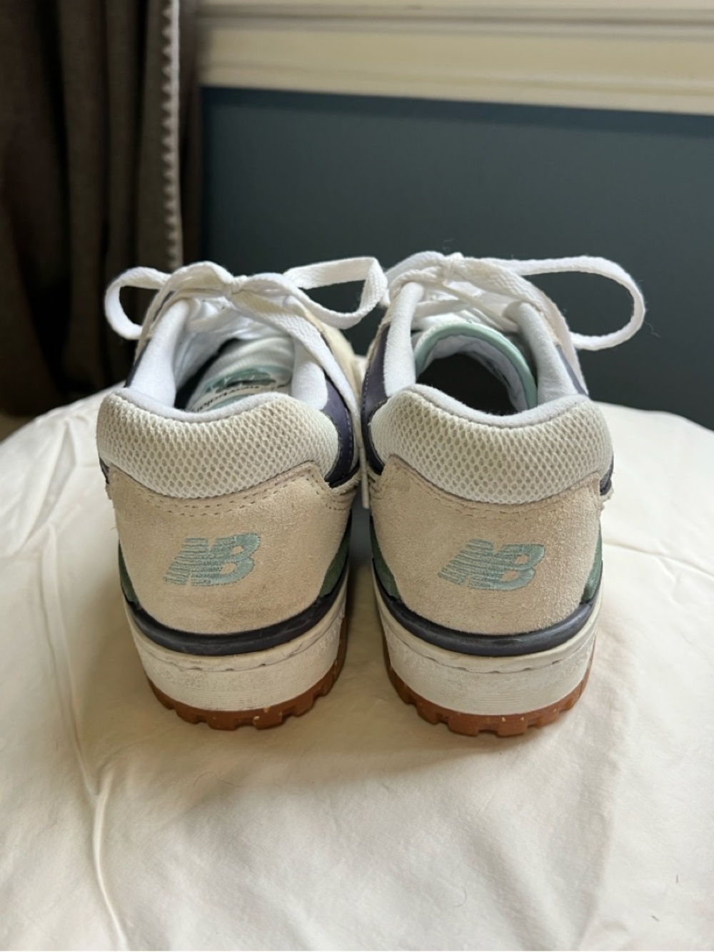 New Balance 550 Sneaker Cream with Teal accents - Picture 4 of 8